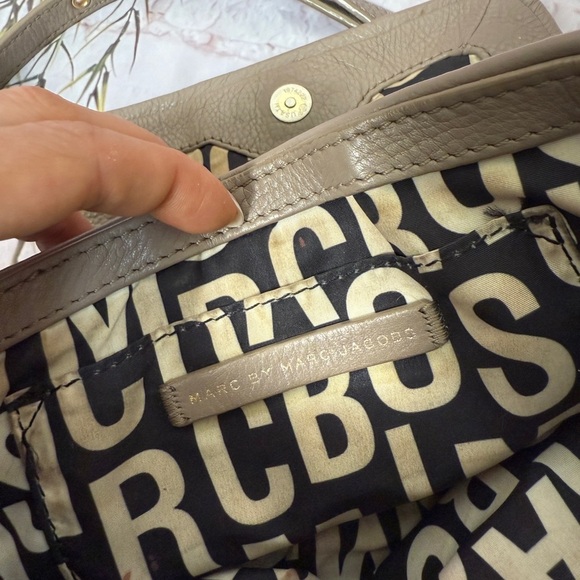Marc by Marc Jacobs Gray Beige Leather Crossbody Bag - Picture 10 of 12